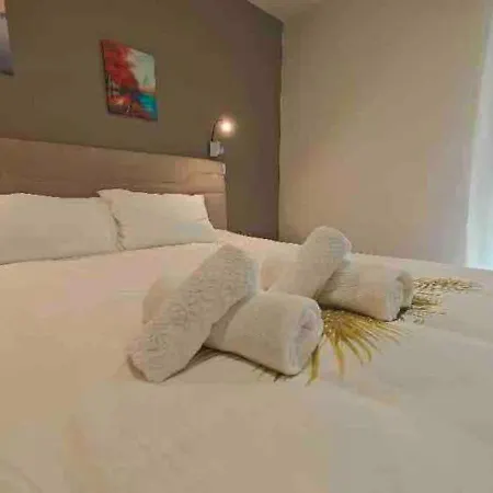 Deluxe In The Center Of Kallithea Apartment *